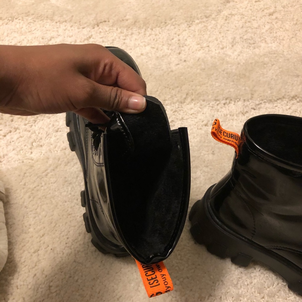Boots - Picture 4 of 4